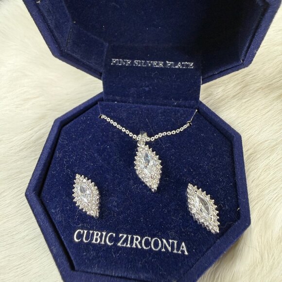 MACY'S SILVER PLATED CUBIC ZIRCONIA NAVETTE DROP EARRINGS & NECKLACE 18" SET NIB - Picture 1 of 5